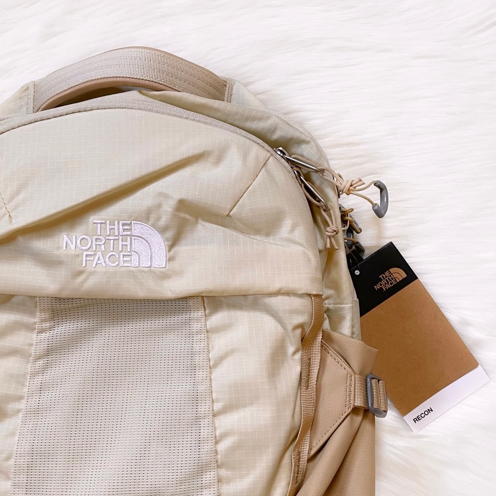 The North Face Women’s Recon 30 Liter Backpack - Picture 2 of 10